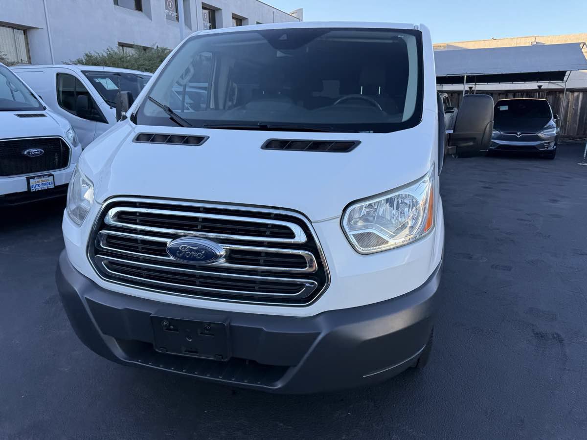 Used 2018 Ford Transit 150 XLT RWD image 3