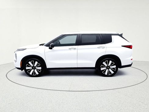 Used 2022 Mitsubishi Outlander SE AWD/4WD image 3