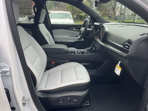 New 2025 Chevrolet Traverse High Country FWD image 29
