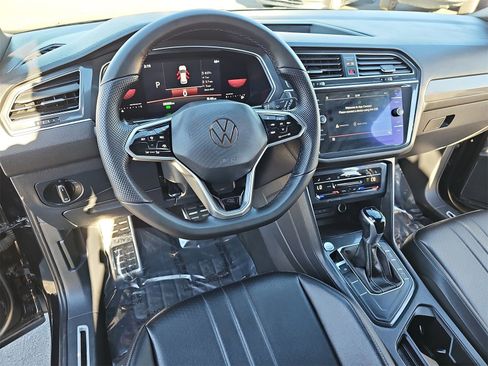Certified 2022 Volkswagen Tiguan SE R-Line image 18