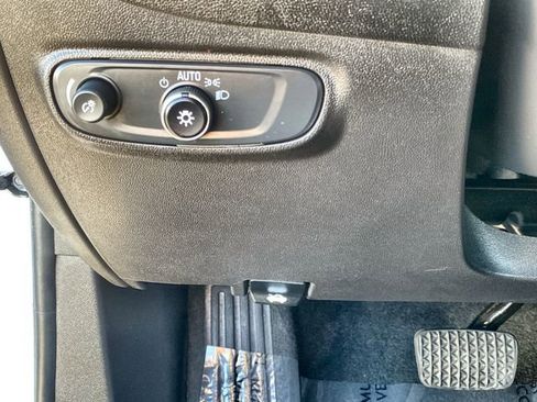 Used 2024 Chevrolet Equinox LT image 9