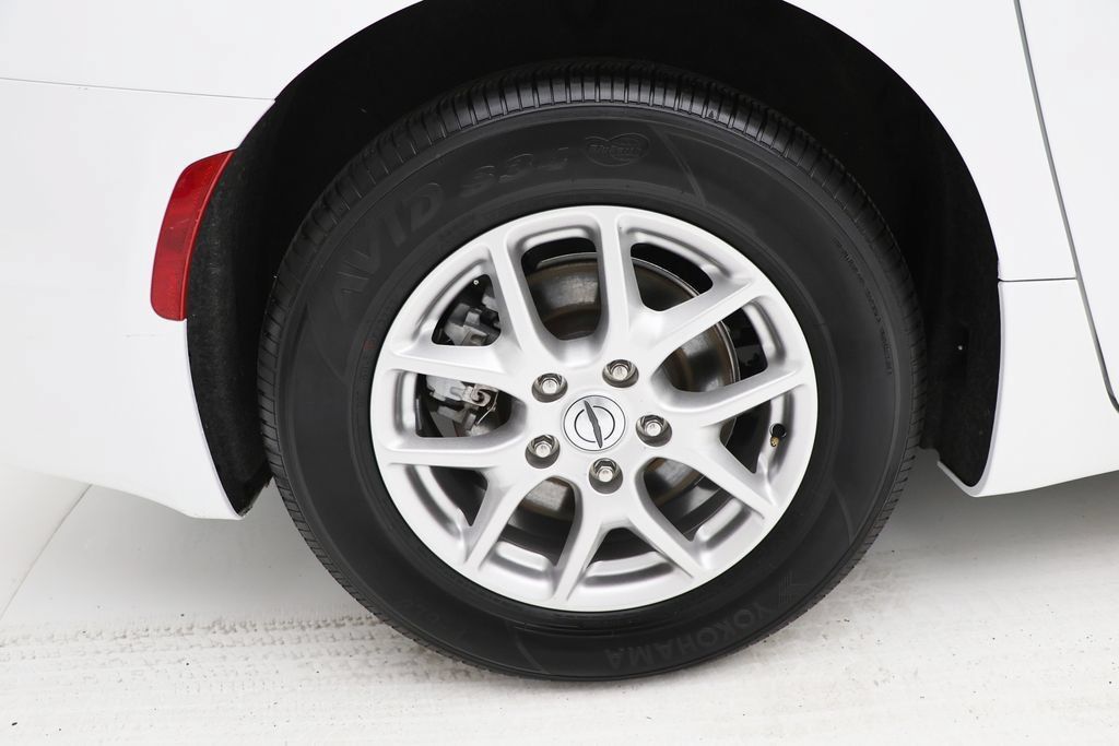 Used 2024 Chrysler Pacifica Touring-L FWD image 9