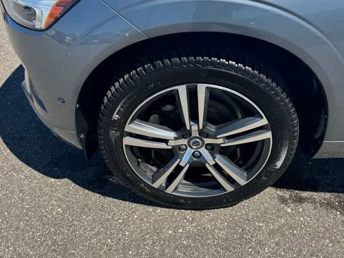 Used 2019 Volvo XC60 T6 Momentum w/ Multimedia Package image 10