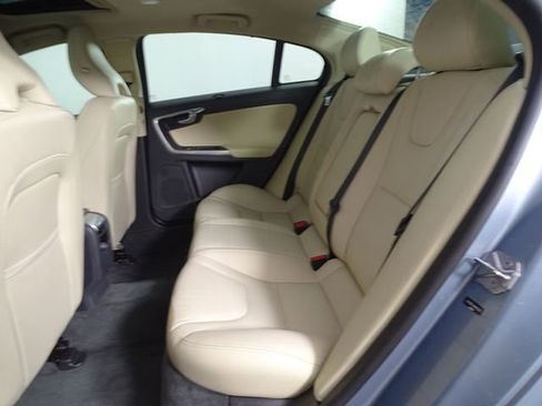 Used 2017 Volvo S60 T5 Inscription image 14