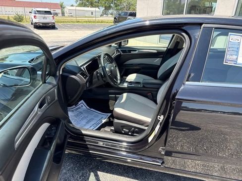 Used 2019 Ford Fusion SE w/ Equipment Group 151A FWD image 9