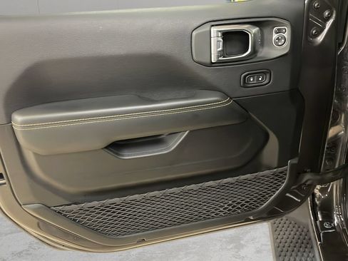 Used 2025 Jeep Wrangler Unlimited Sahara AWD/4WD image 22