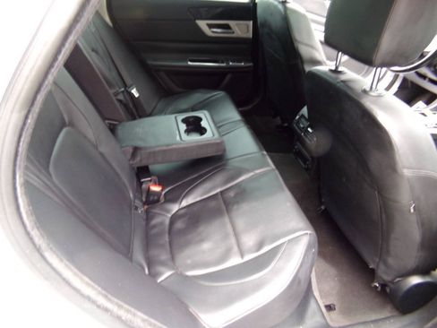 Used 2016 Jaguar XF Premium RWD image 31
