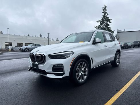 Used 2021 BMW X5 xDrive40i w/ Premium Package image 3
