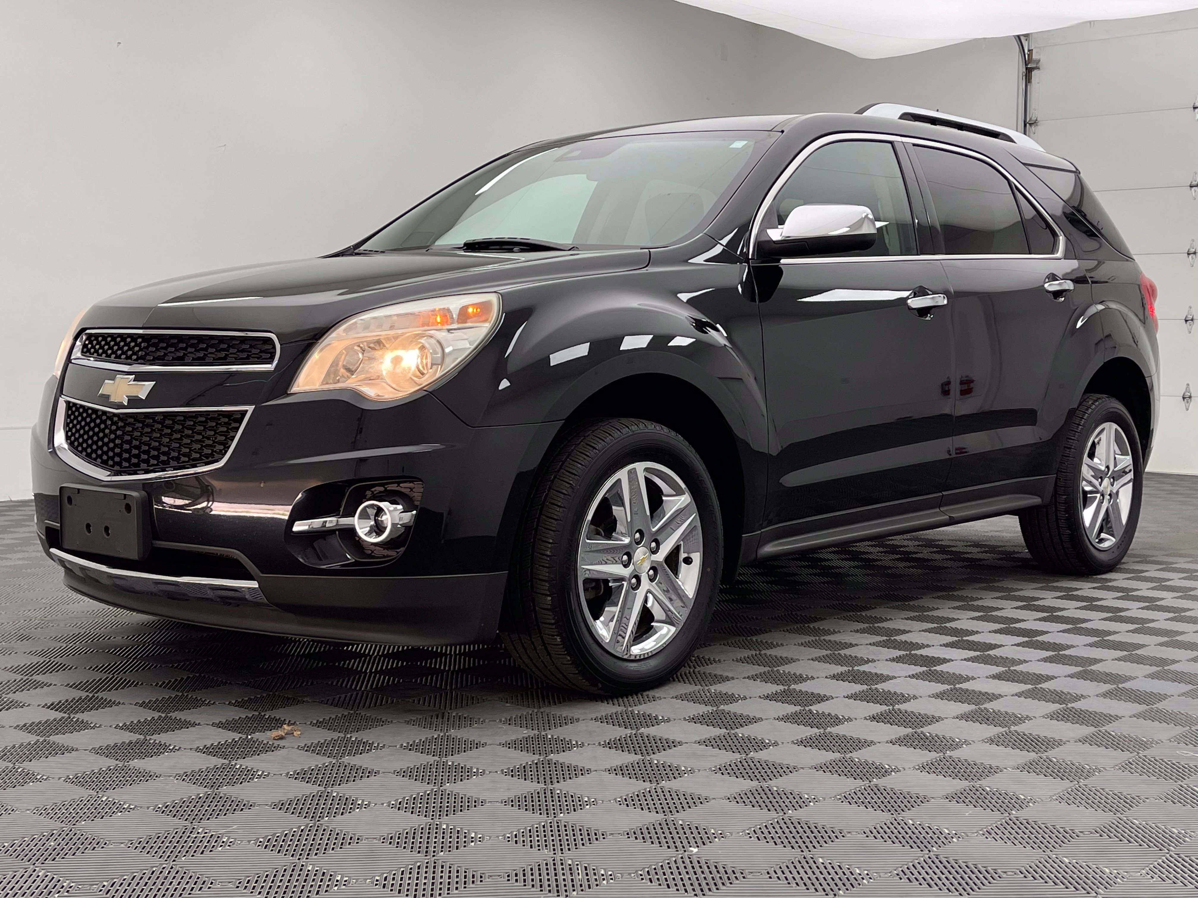 Used 2015 Chevrolet Equinox LTZ FWD image 2