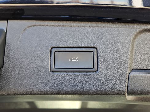 Used 2023 Volkswagen Atlas SEL Premium image 7