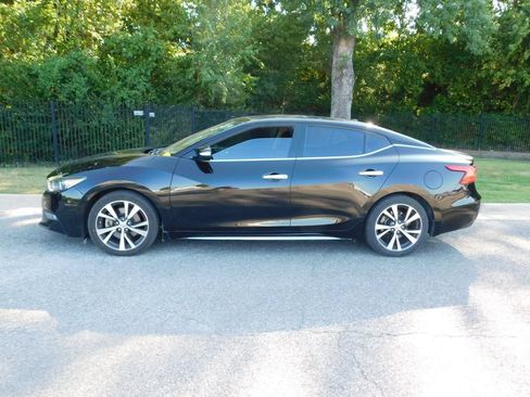 Used 2017 Nissan Maxima Platinum FWD image 2