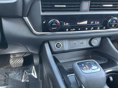 Used 2023 Nissan Rogue SV w/ SV Premium B Package FWD image 17