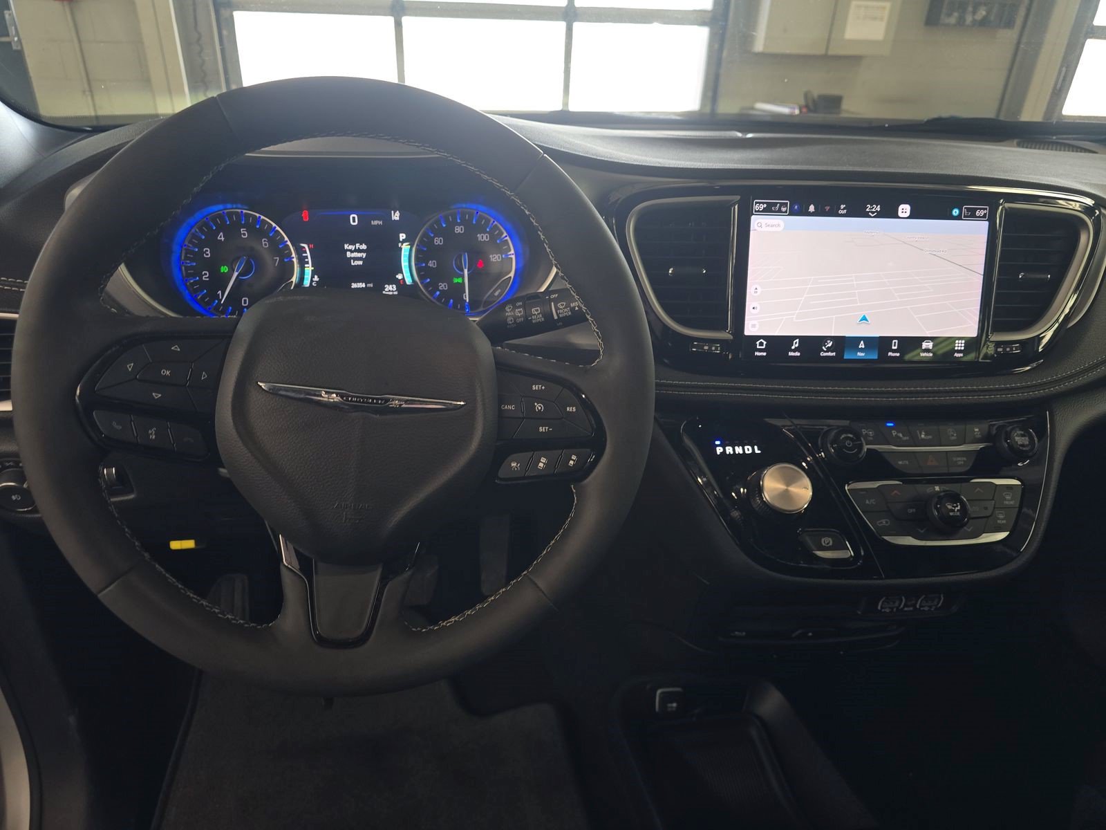 Used 2024 Chrysler Pacifica Touring-L w/ Uconnect Theater Family Group FWD image 9