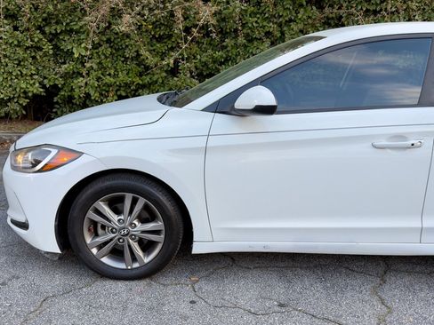 Used 2017 Hyundai Elantra SE w/ SE A/T Tech Package 03 image 2
