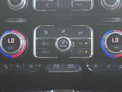 Used 2022 GMC Yukon XL Denali image 4