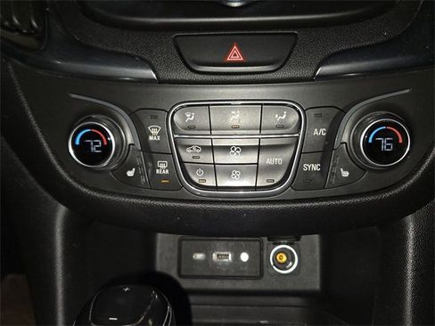 Used 2019 Chevrolet Equinox LT w/ Driver Convenience Package image 19