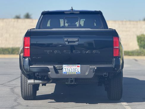 Used 2025 Toyota Tacoma TRD Sport image 5