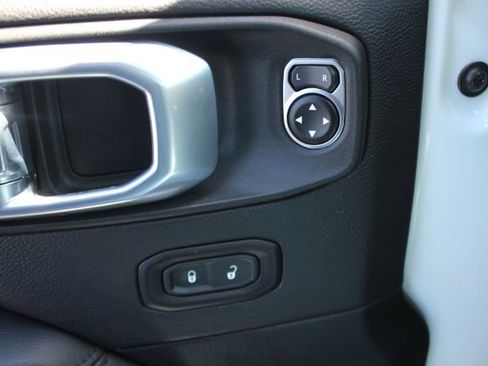 Used 2021 Jeep Wrangler Unlimited Sahara AWD/4WD image 18