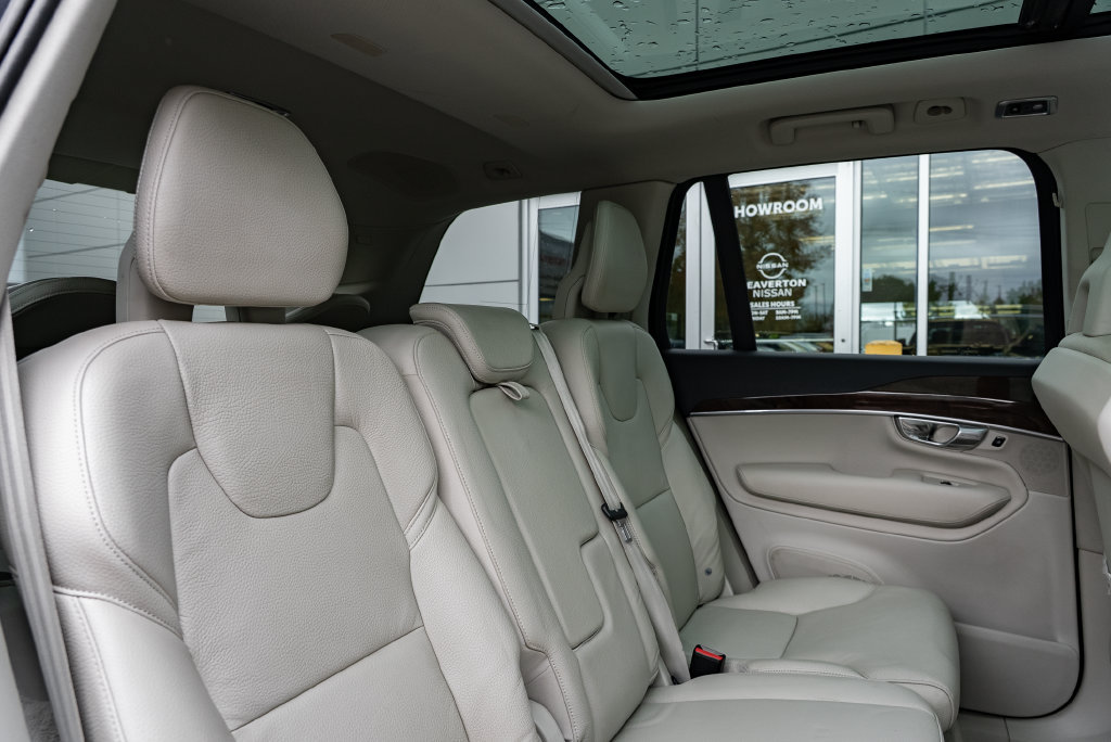 Used 2016 Volvo XC90 T6 Momentum w/ Momentum Plus Package AWD/4WD image 25