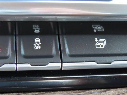 Certified 2023 Chevrolet Silverado 1500 LT AWD/4WD image 10
