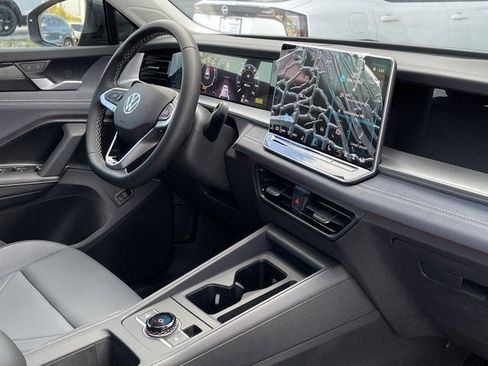 New 2026 Volkswagen Tiguan SE image 21