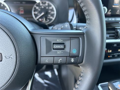 Used 2025 Nissan Pathfinder SV w/ SV Premium Package image 28