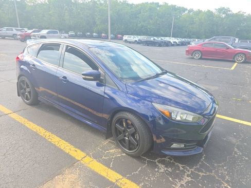Used 2017 Ford Focus ST FWD image 2