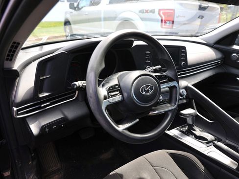 Used 2022 Hyundai Elantra SEL FWD image 6