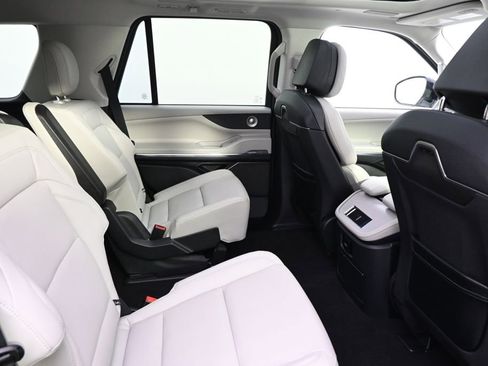 New 2026 Lincoln Navigator Reserve w/ Jet Appearance Package AWD/4WD image 18