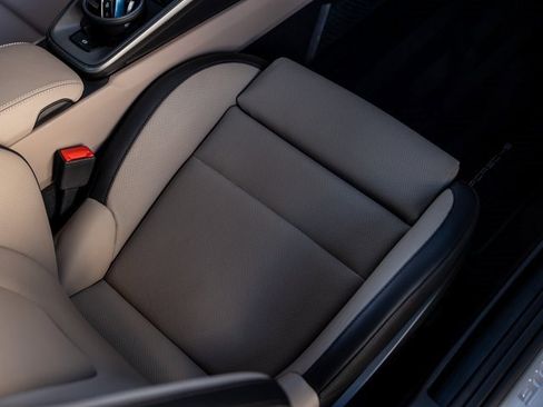 Used 2025 Porsche 911 Carrera image 31