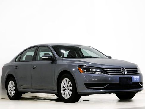 Used 2013 Volkswagen Passat 2.5 S image 1