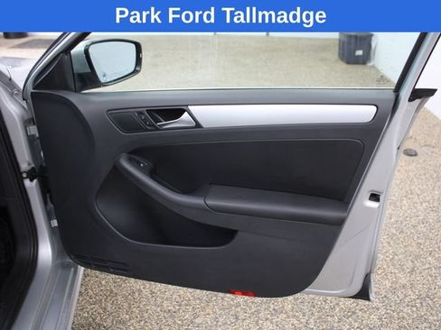 Used 2012 Volkswagen Jetta SEL FWD image 19