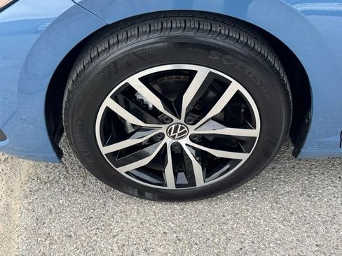 Used 2025 Volkswagen Jetta SE image 7