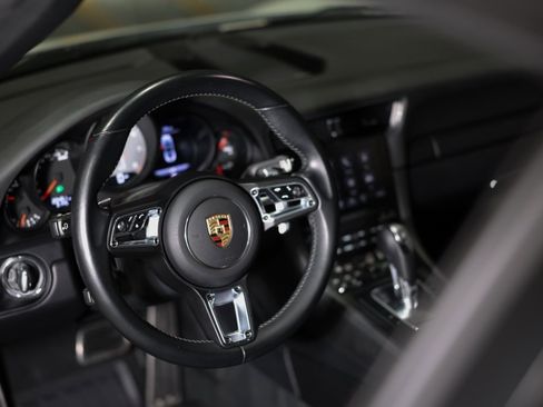 Used 2018 Porsche 911 Targa 4S image 26