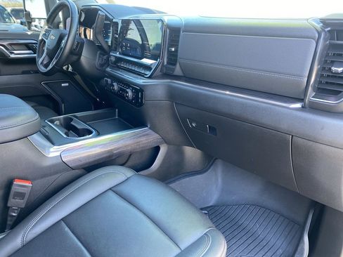 Used 2024 Chevrolet Silverado 2500 LTZ w/ LTZ Convenience Package image 29