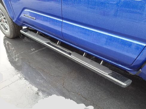 Used 2024 Toyota Tacoma TRD Sport image 34