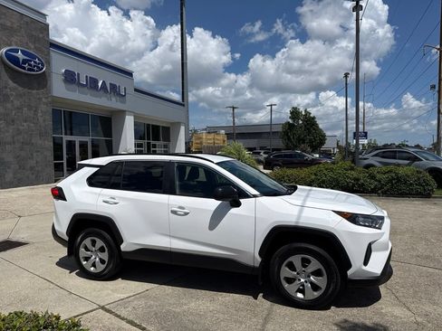 Used 2021 Toyota RAV4 LE AWD/4WD image 8