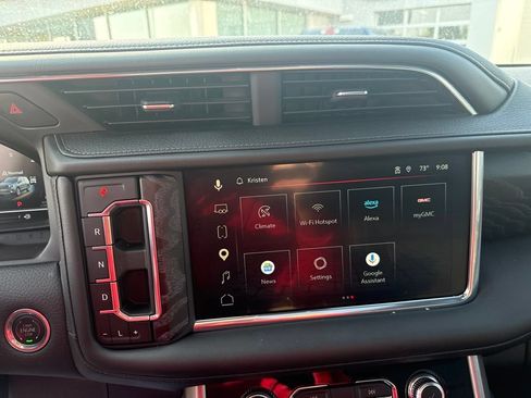 Used 2024 GMC Yukon Denali AWD/4WD image 15