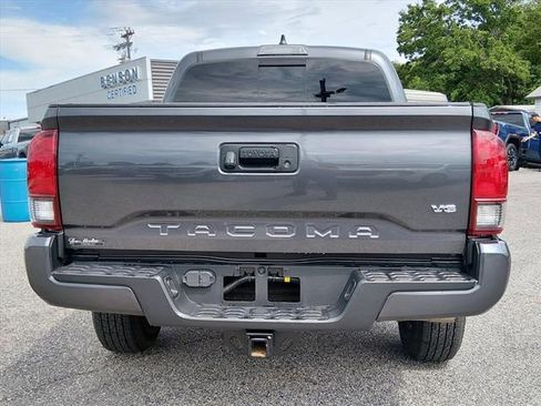 Used 2022 Toyota Tacoma SR5 w/ Technology Package RWD image 4