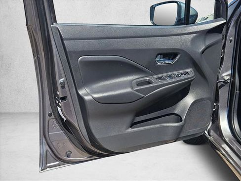 Used 2024 Nissan Versa SV FWD image 9