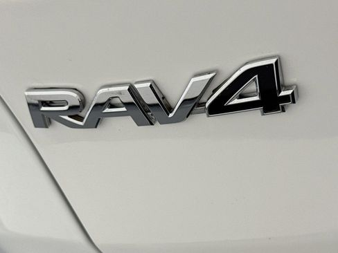 Used 2019 Toyota RAV4 LE w/ Carpet Mat Package image 8