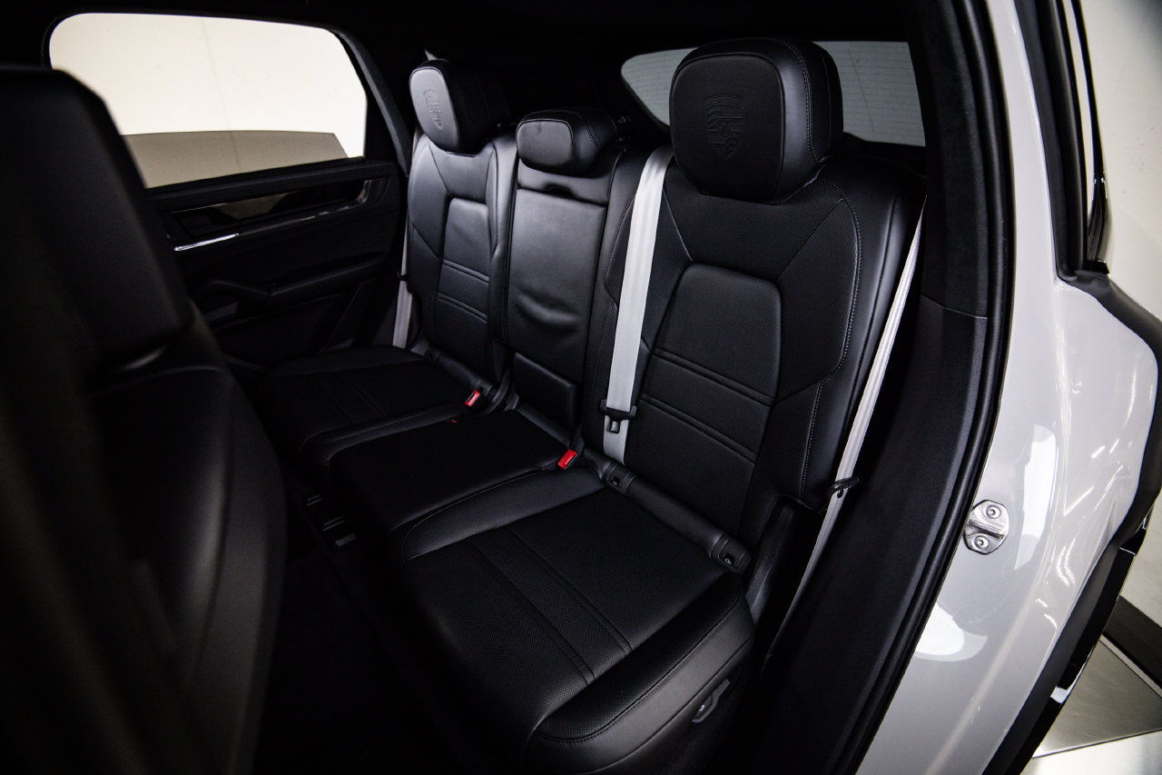 Certified 2026 Porsche Cayenne GTS AWD/4WD image 25