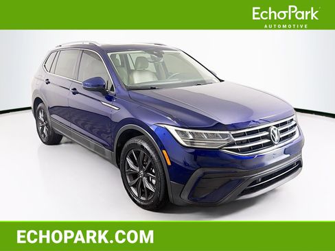 Used 2023 Volkswagen Tiguan SE w/ Panoramic Sunroof Package FWD image 1
