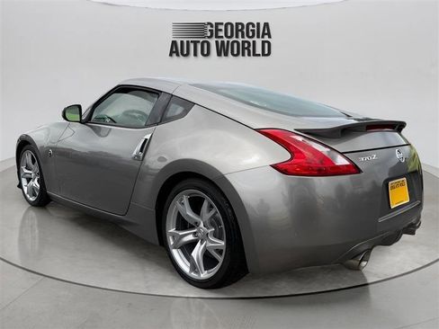 Used 2009 Nissan 370Z Coupe w/ Sport Pkg RWD image 11