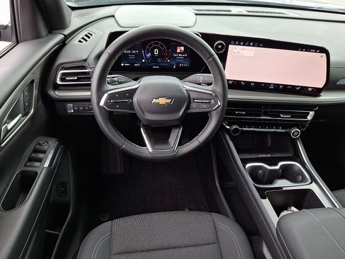 Certified 2025 Chevrolet Traverse LT AWD/4WD image 11
