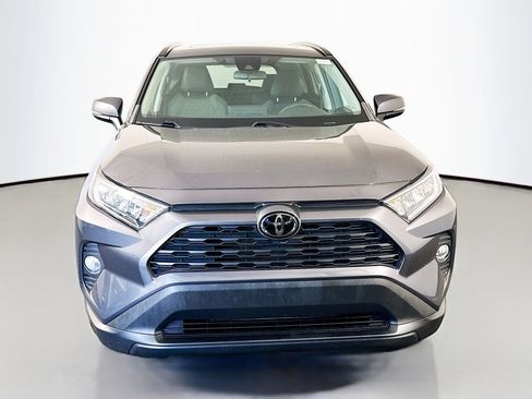 Used 2021 Toyota RAV4 XLE w/ Convenience Package FWD image 2