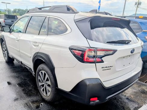 Used 2025 Subaru Outback Premium AWD/4WD image 4