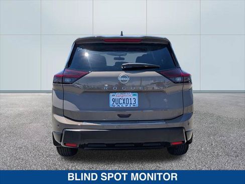 Used 2025 Nissan Rogue SV FWD image 4