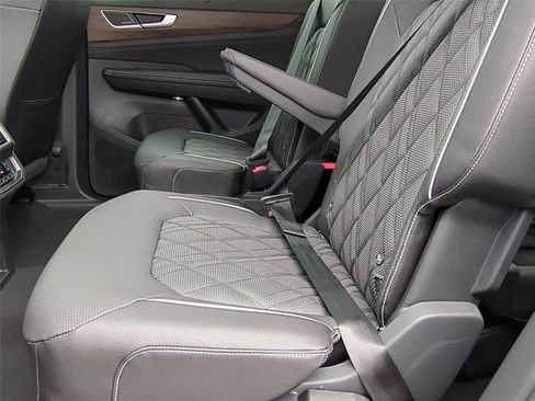 New 2026 Volkswagen Atlas SE image 17