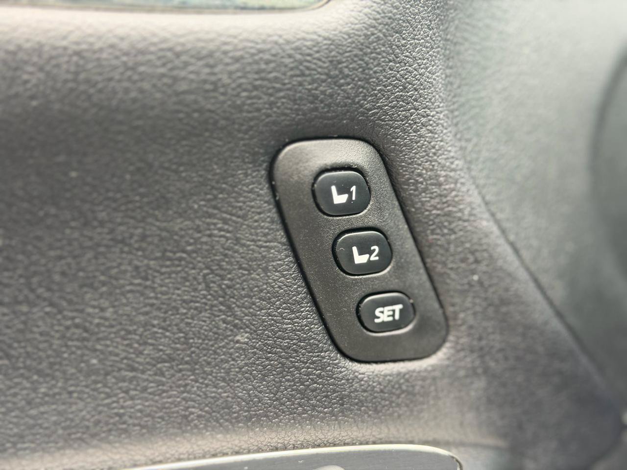 Used 2018 Toyota Avalon Limited w/ All Weather Liner Package FWD image 18